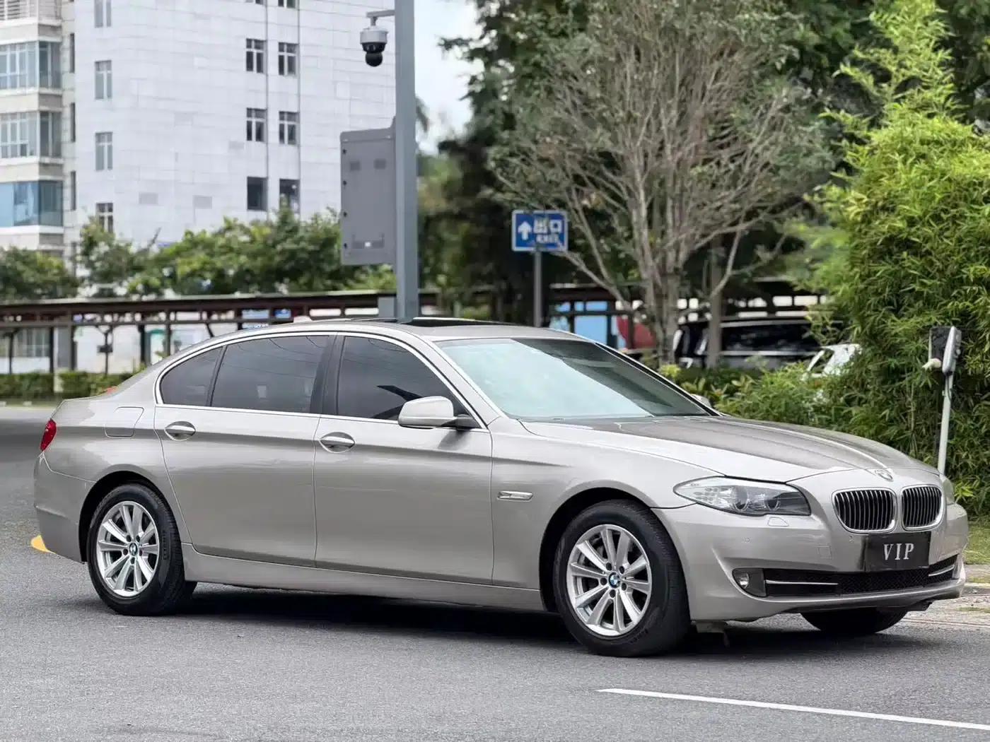 BMW 5 Series 2013 520Li Elegant Edition — миниатюра 6