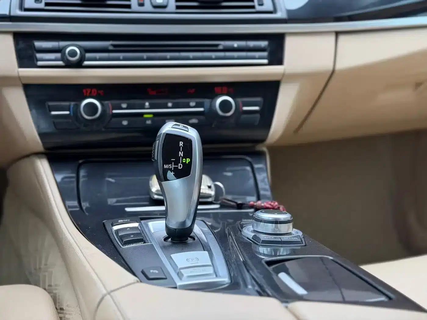 BMW 5 Series 2013 520Li Elegant Edition — миниатюра 7