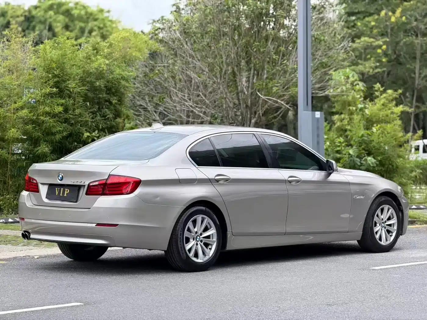 BMW 5 Series 2013 520Li Elegant Edition — миниатюра 9
