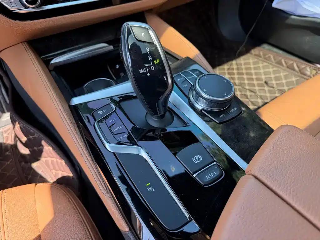 2018 BMW 5 Series 530Li Leading Luxury Package — миниатюра 9