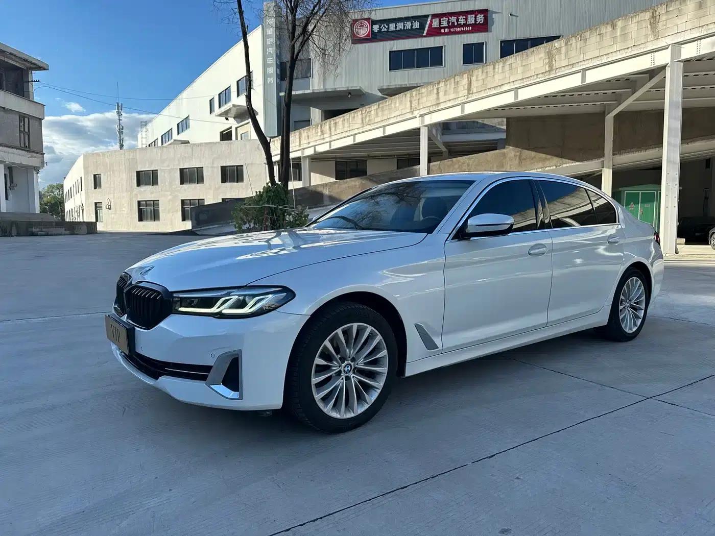 2022 BMW 5 Series 525Li M Sport Package — миниатюра 1