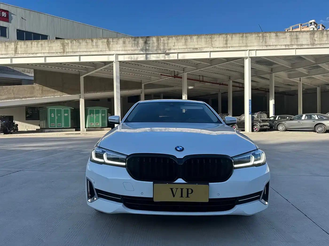 2022 BMW 5 Series 525Li M Sport Package — миниатюра 2