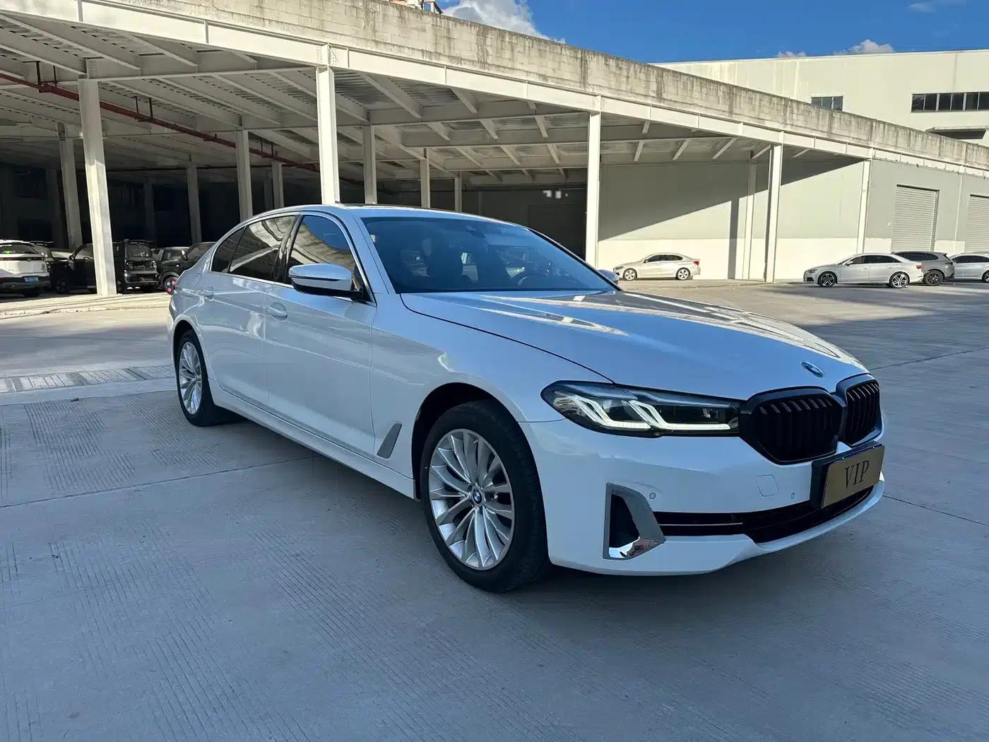 2022 BMW 5 Series 525Li M Sport Package — миниатюра 3