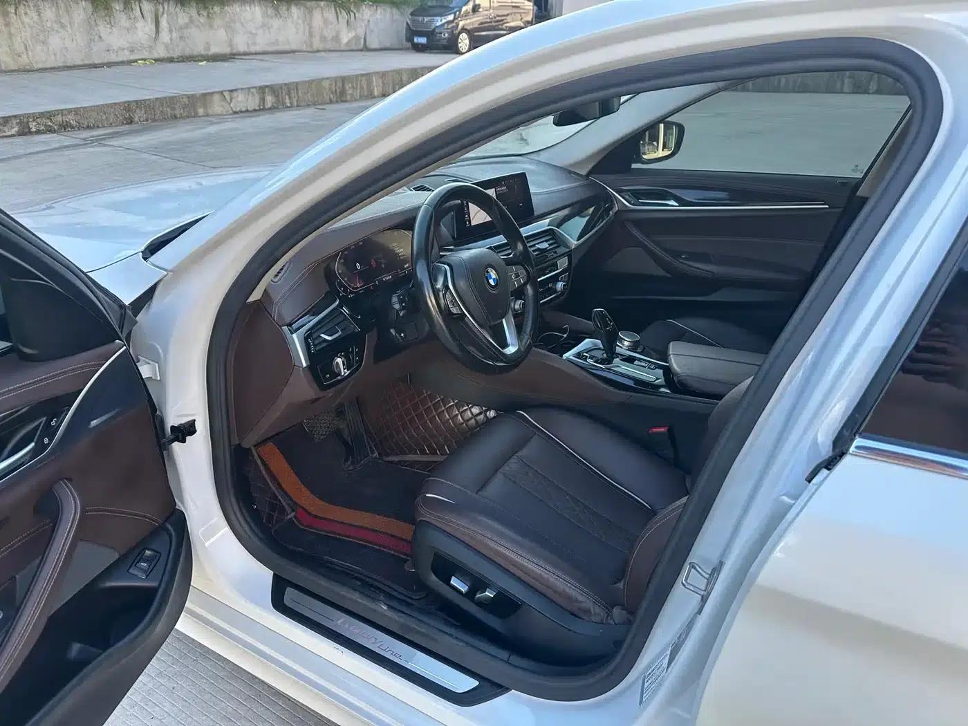 2022 BMW 5 Series 525Li M Sport Package — миниатюра 4