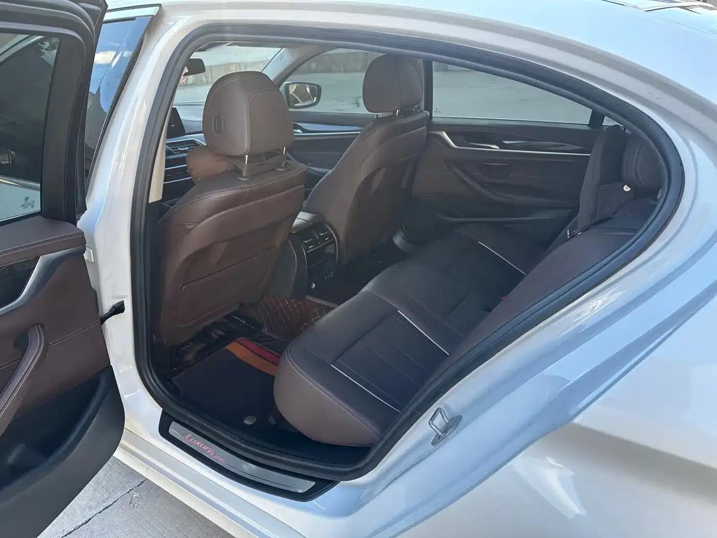 2022 BMW 5 Series 525Li M Sport Package — миниатюра 5