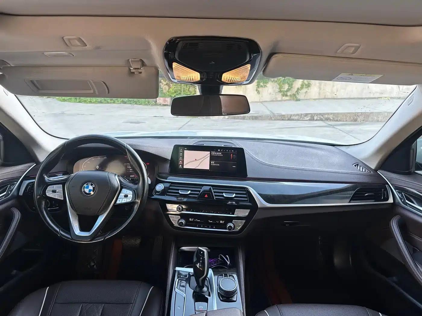 2022 BMW 5 Series 525Li M Sport Package — миниатюра 6