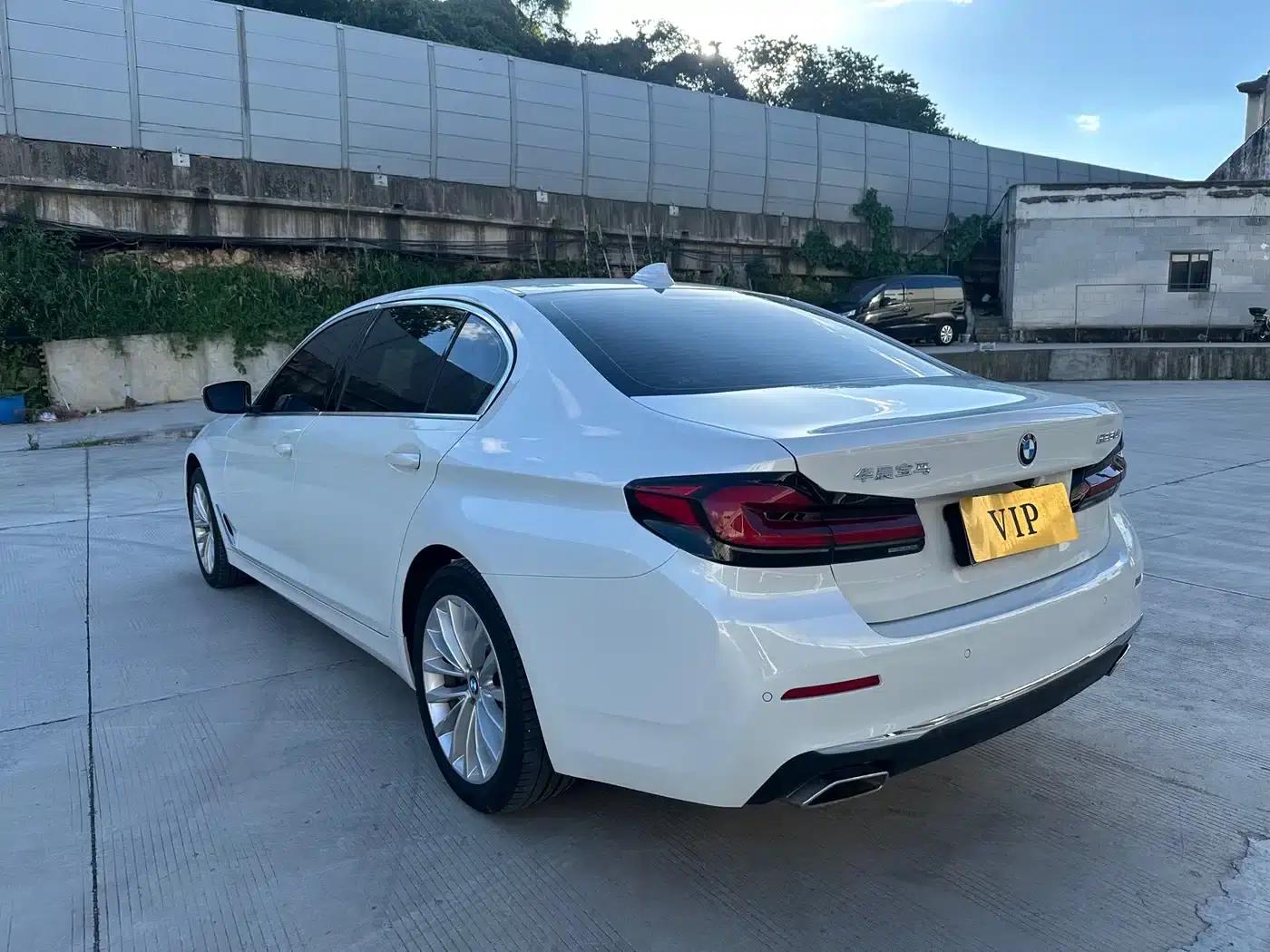 2022 BMW 5 Series 525Li M Sport Package — миниатюра 7