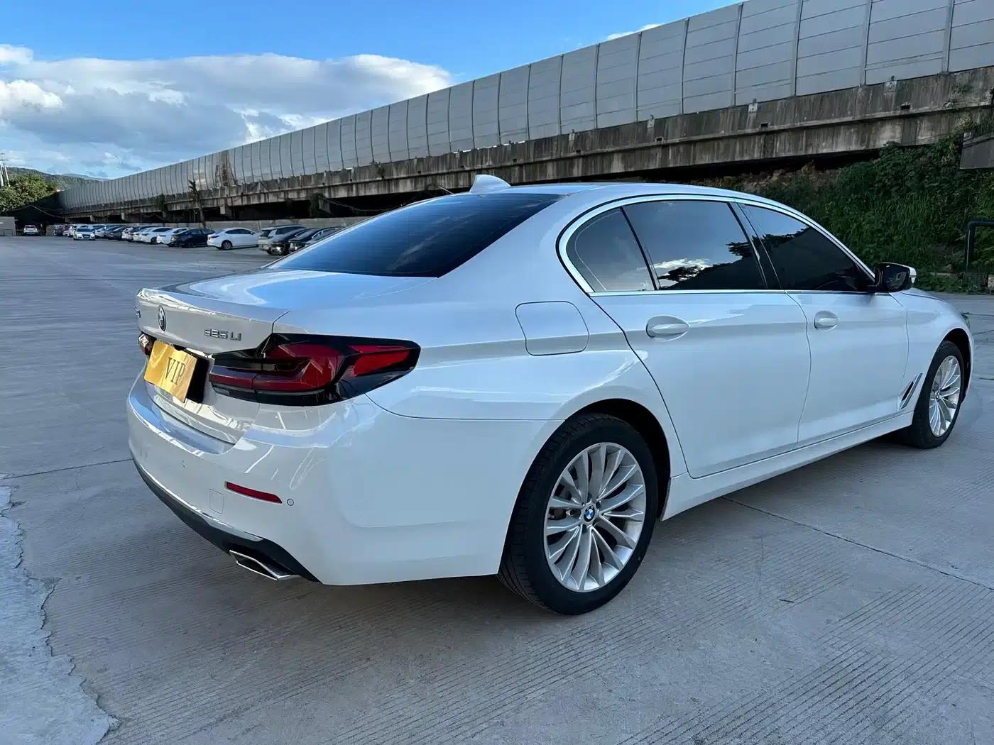 2022 BMW 5 Series 525Li M Sport Package — миниатюра 9