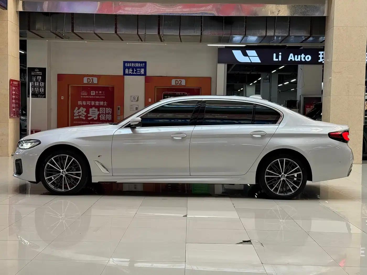2023 BMW 5 Series Facelift 530Li Leading Edition M Sport Package — миниатюра 25