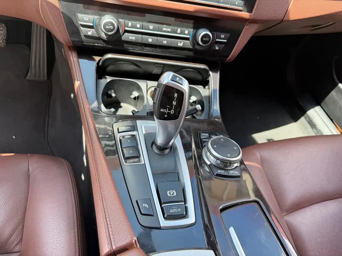 BMW 5 Series 2017 520Li Elegant Edition — миниатюра 11