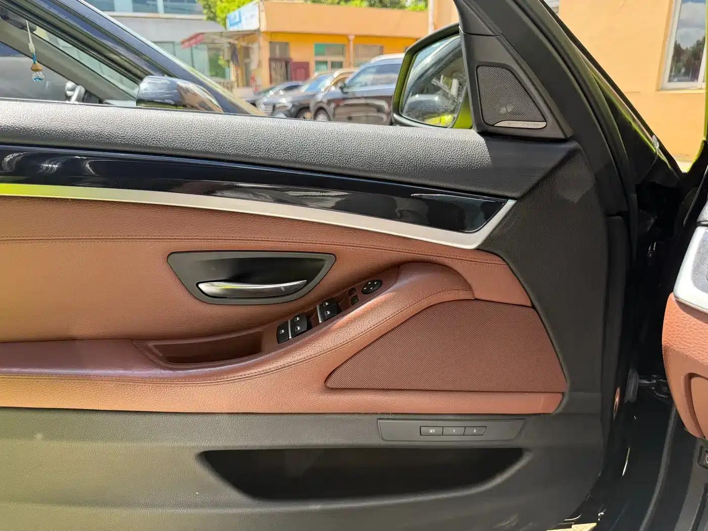 BMW 5 Series 2017 520Li Elegant Edition — миниатюра 9