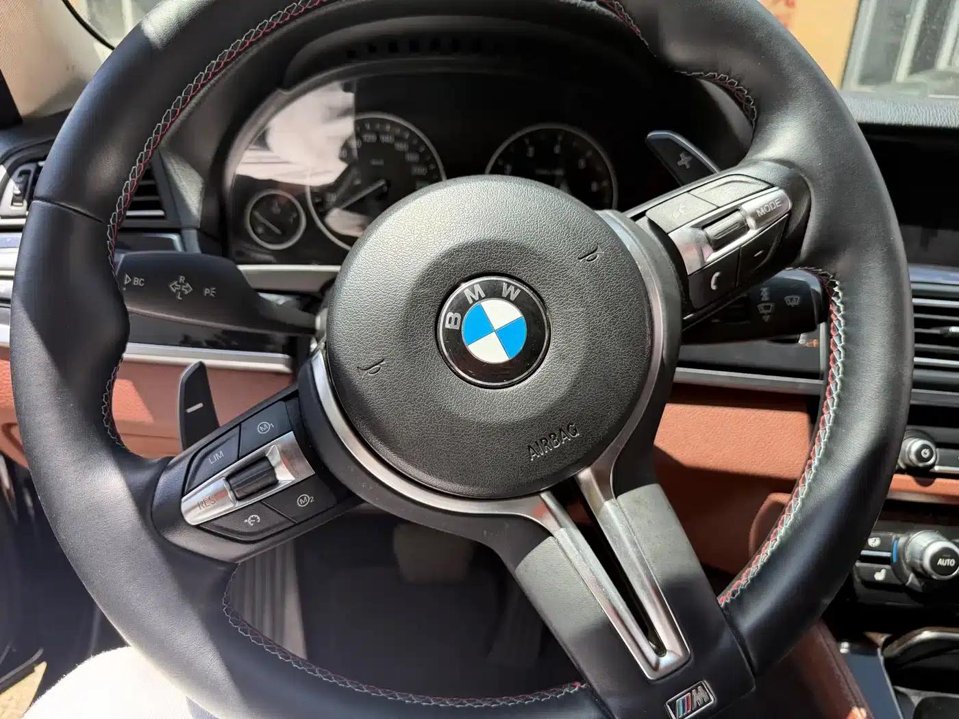 BMW 5 Series 2017 520Li Elegant Edition — миниатюра 10