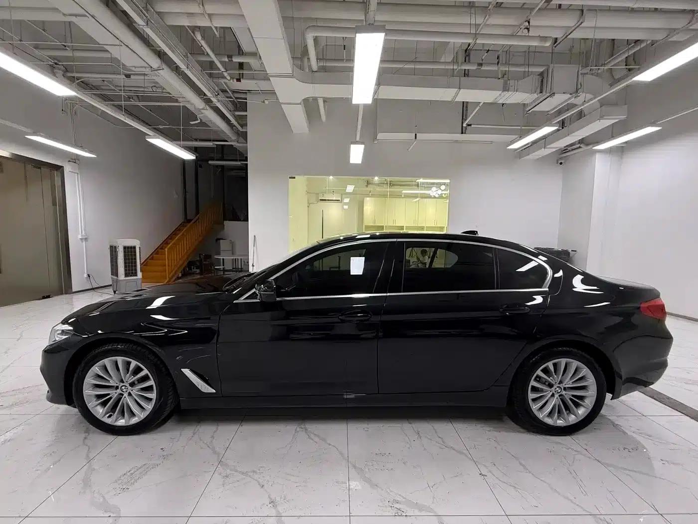 2018 BMW 5 Series 525Li Luxury Package — миниатюра 3