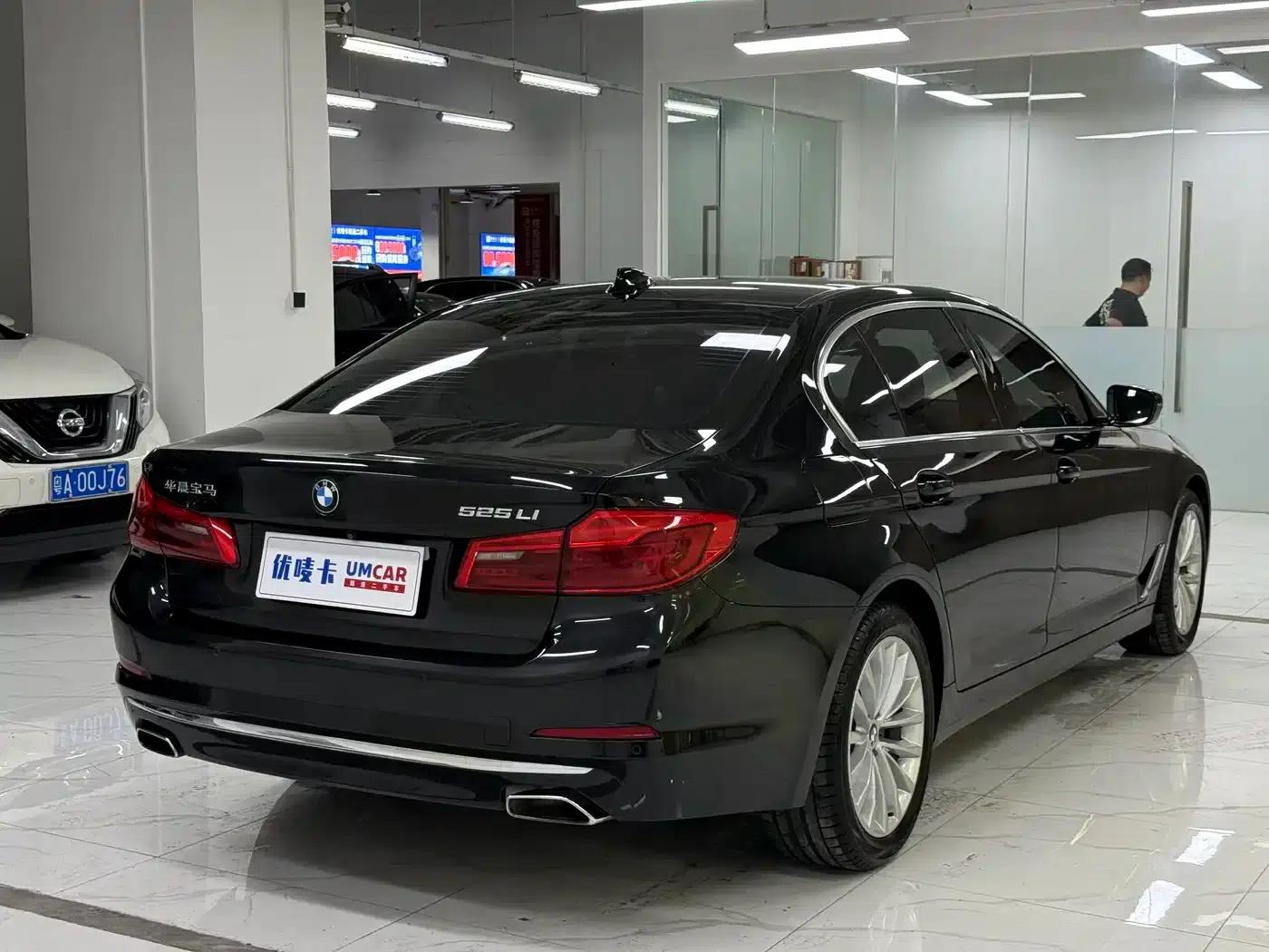 2018 BMW 5 Series 525Li Luxury Package — миниатюра 4