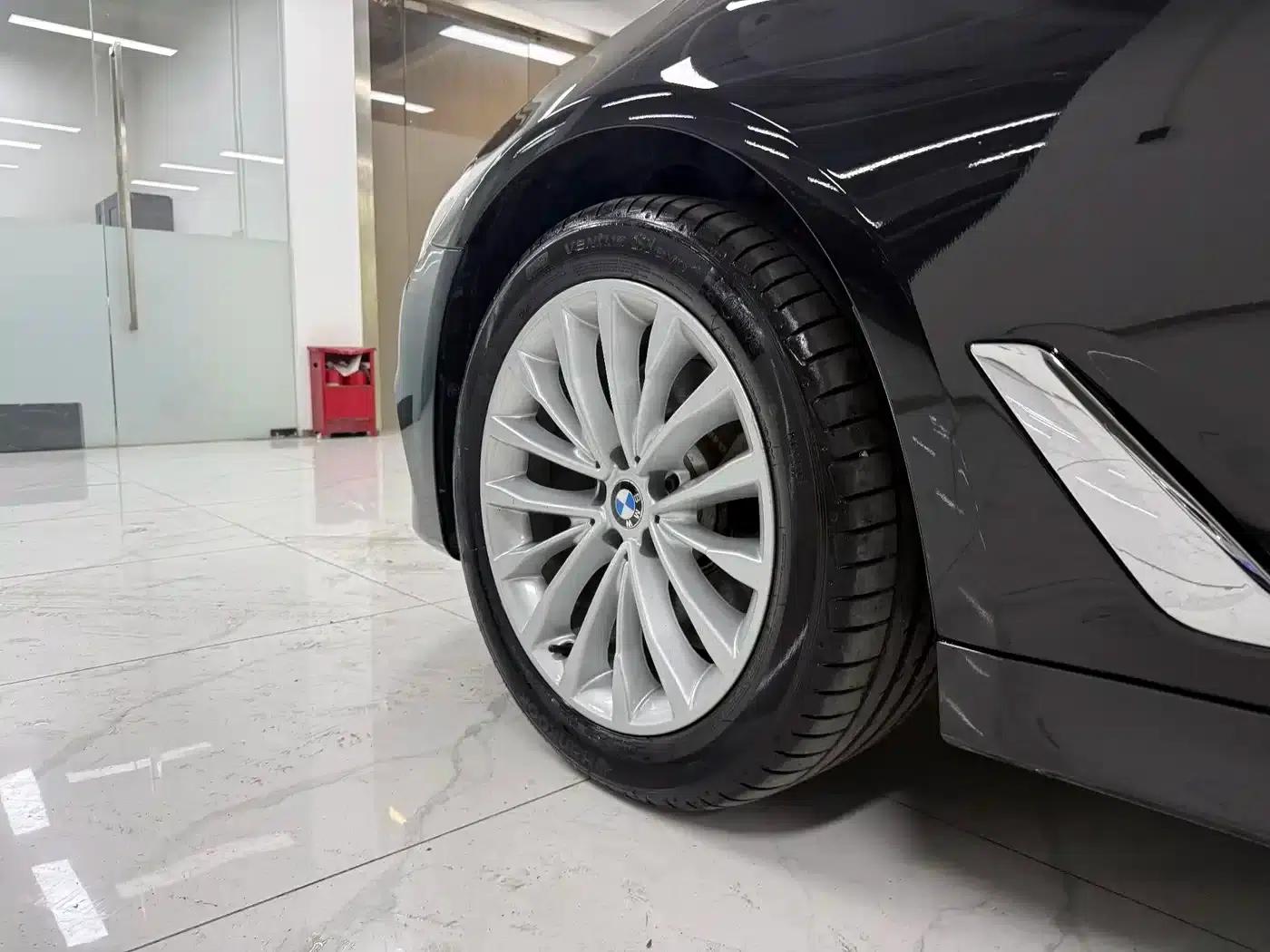 2018 BMW 5 Series 525Li Luxury Package — миниатюра 7