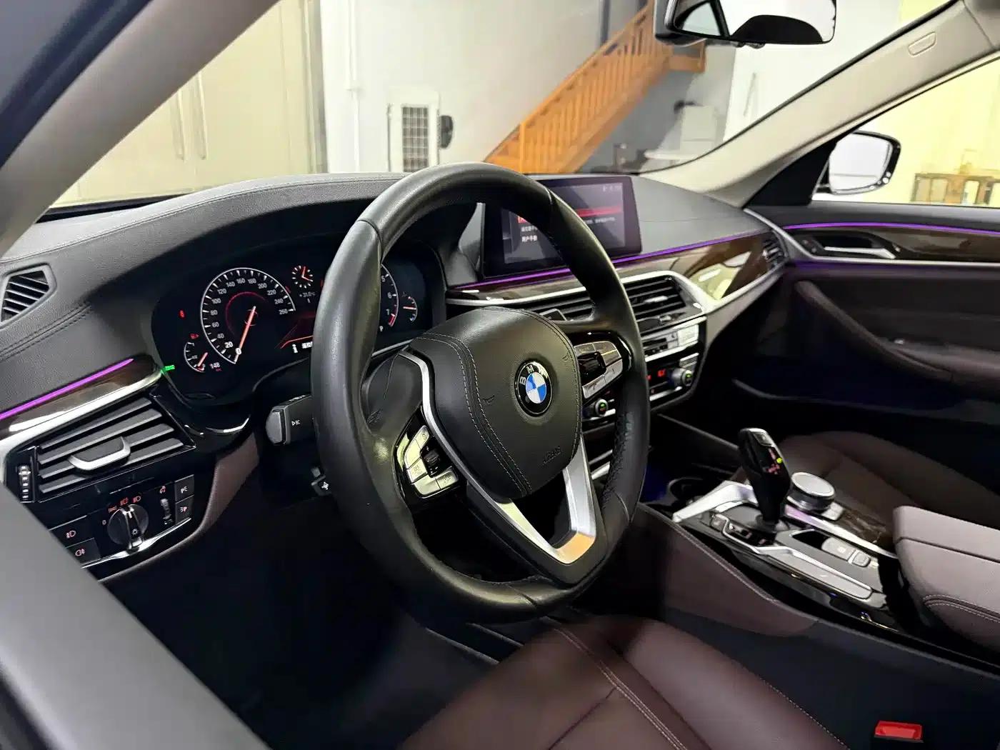 2018 BMW 5 Series 525Li Luxury Package — миниатюра 10