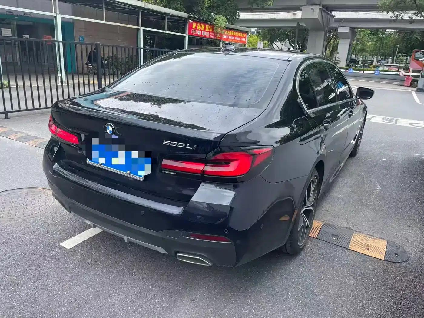2021 BMW 5 Series 530Li Luxury M Sport Package — миниатюра 7