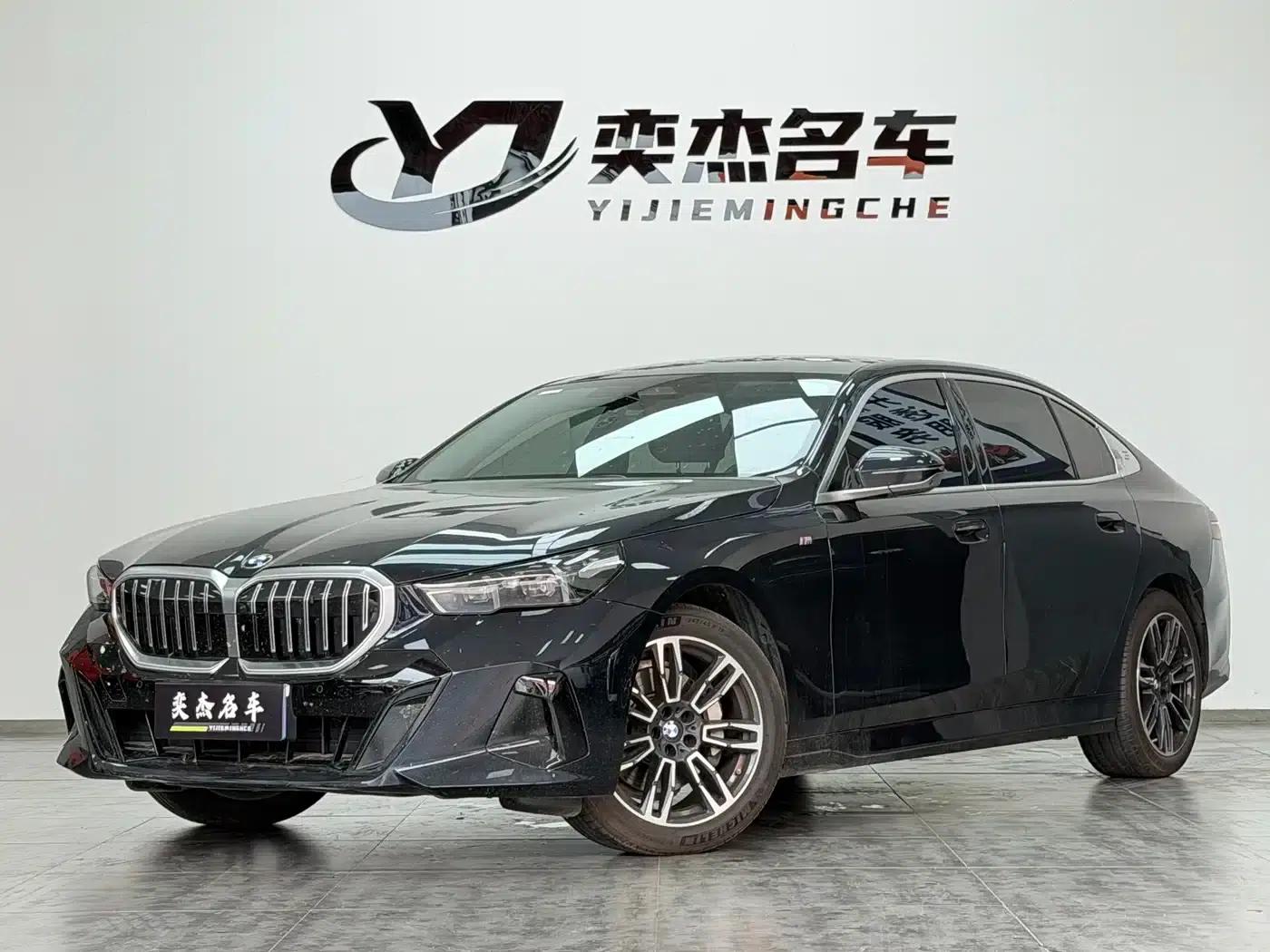 2024 BMW 5 Series 530Li Leading Edition M Sport Package — миниатюра 1