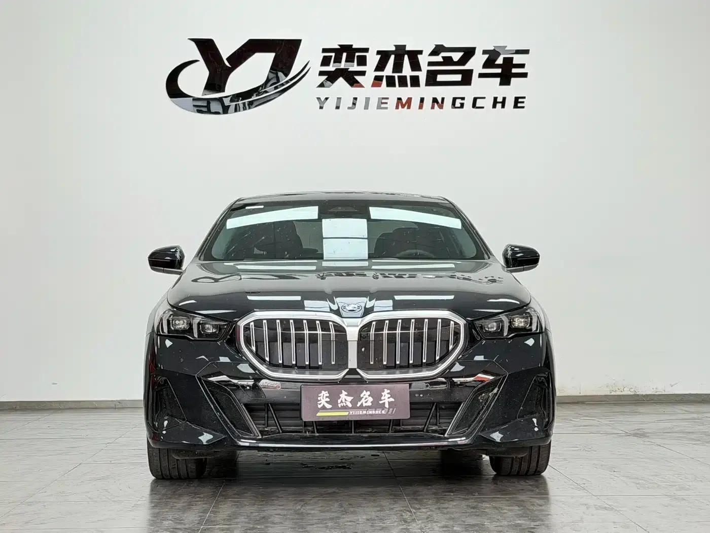 2024 BMW 5 Series 530Li Leading Edition M Sport Package — миниатюра 2
