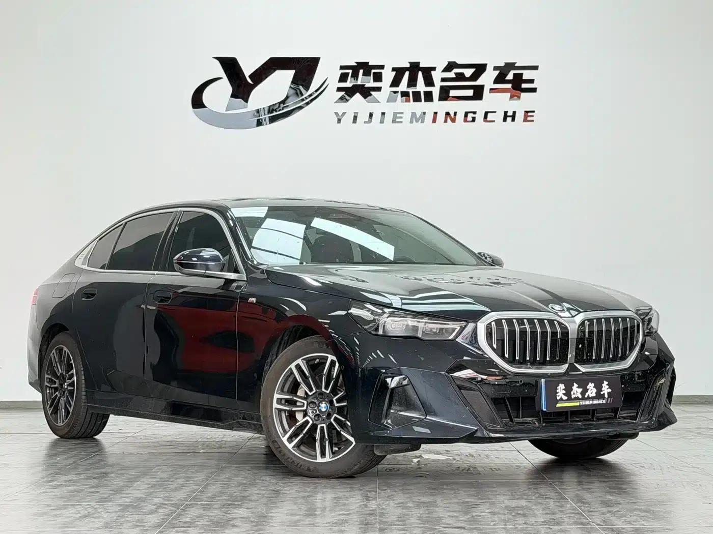 2024 BMW 5 Series 530Li Leading Edition M Sport Package — миниатюра 3