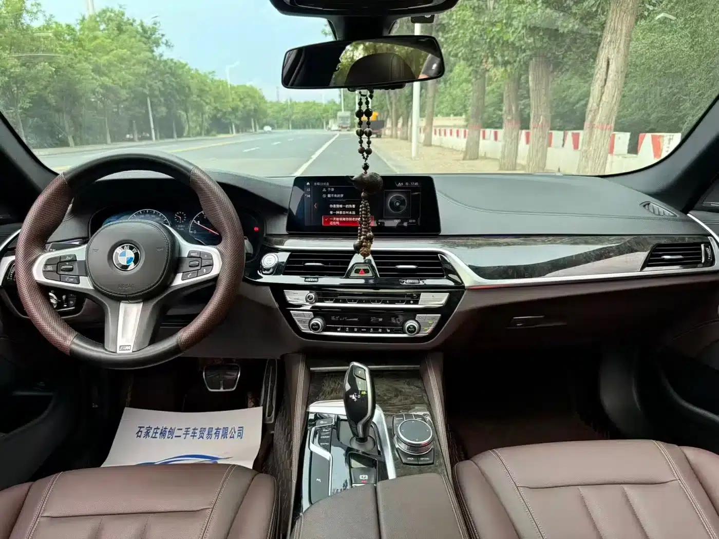 2019 BMW 5 Series 525Li M Sport Package — миниатюра 4