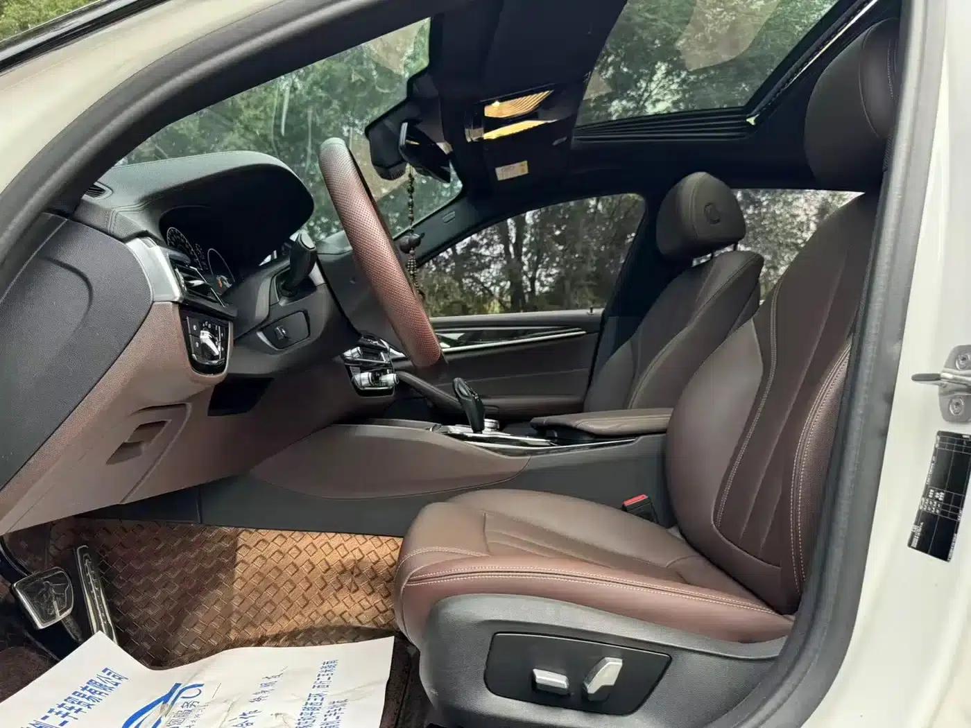 2019 BMW 5 Series 525Li M Sport Package — миниатюра 5