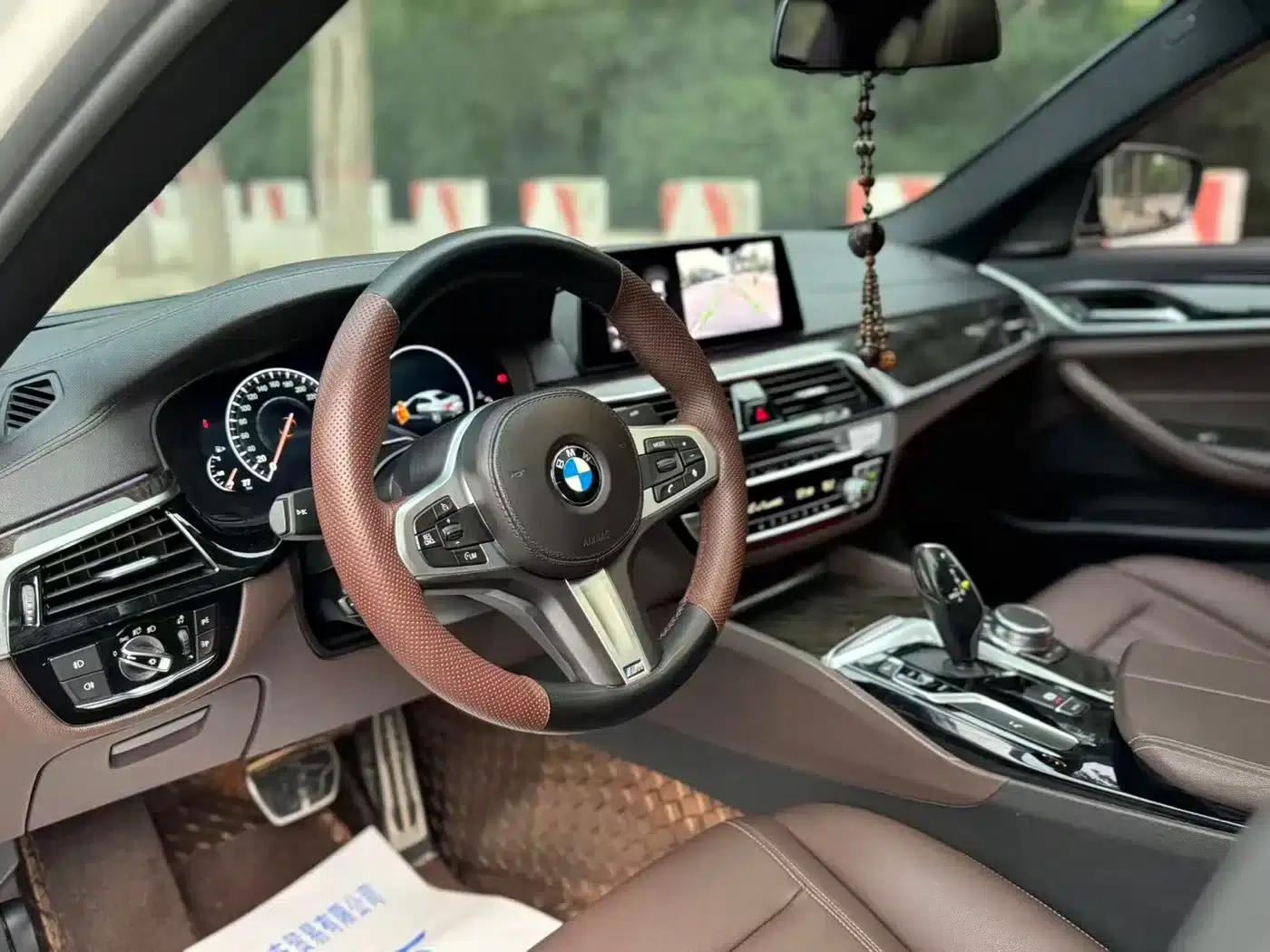 2019 BMW 5 Series 525Li M Sport Package — миниатюра 7