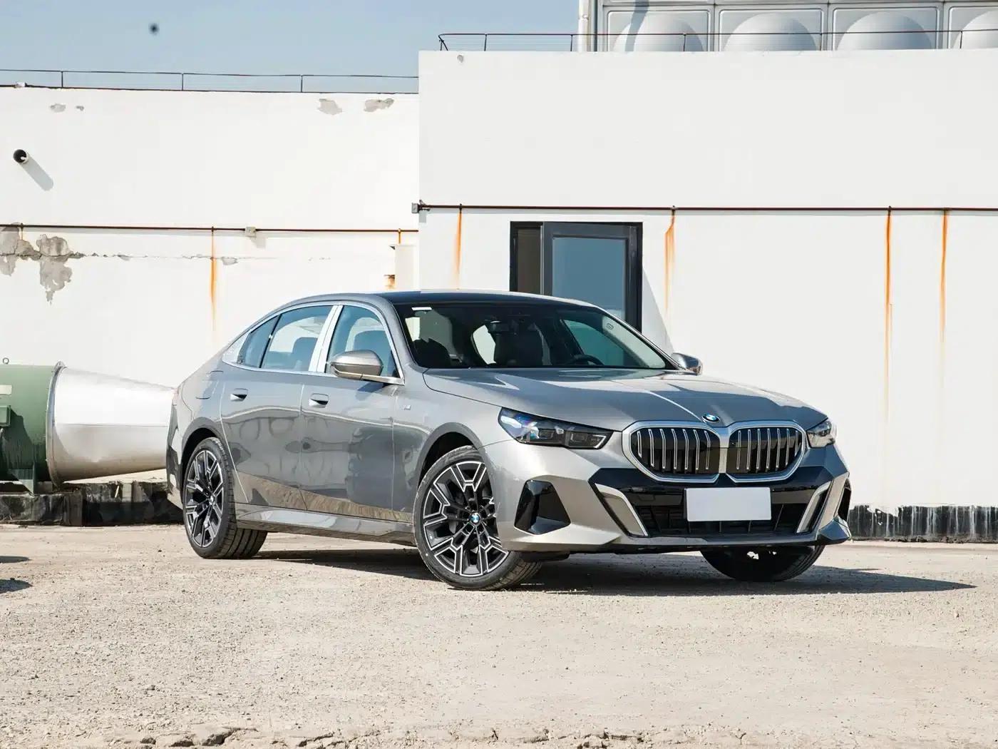 2024 BMW 5 Series 530Li Luxury M Sport Package — миниатюра 2