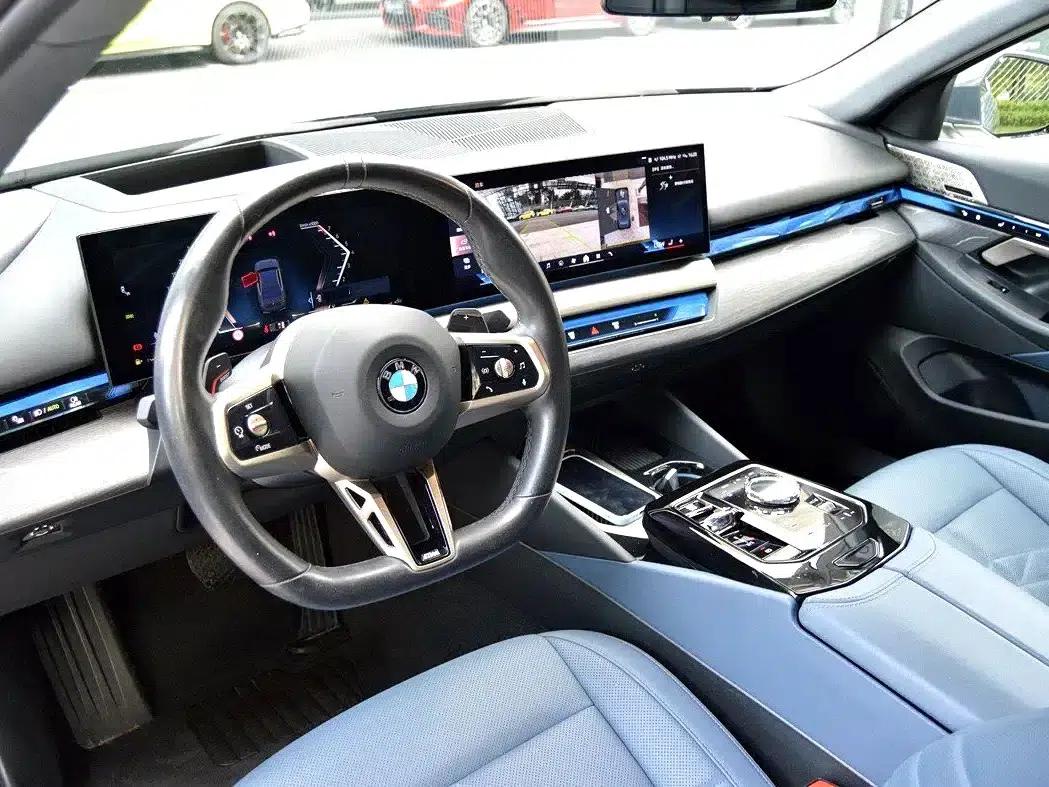 2024 BMW 5 Series 530Li Luxury M Sport Package — миниатюра 6