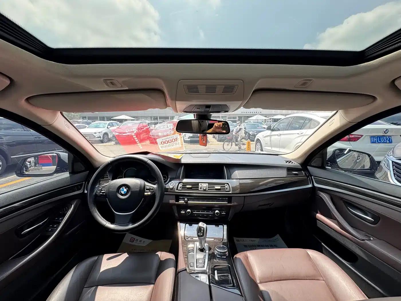 2017 BMW 5 Series 525Li Luxury Design Package — миниатюра 13