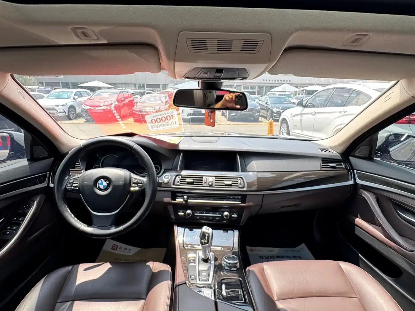 2017 BMW 5 Series 525Li Luxury Design Package — миниатюра 14