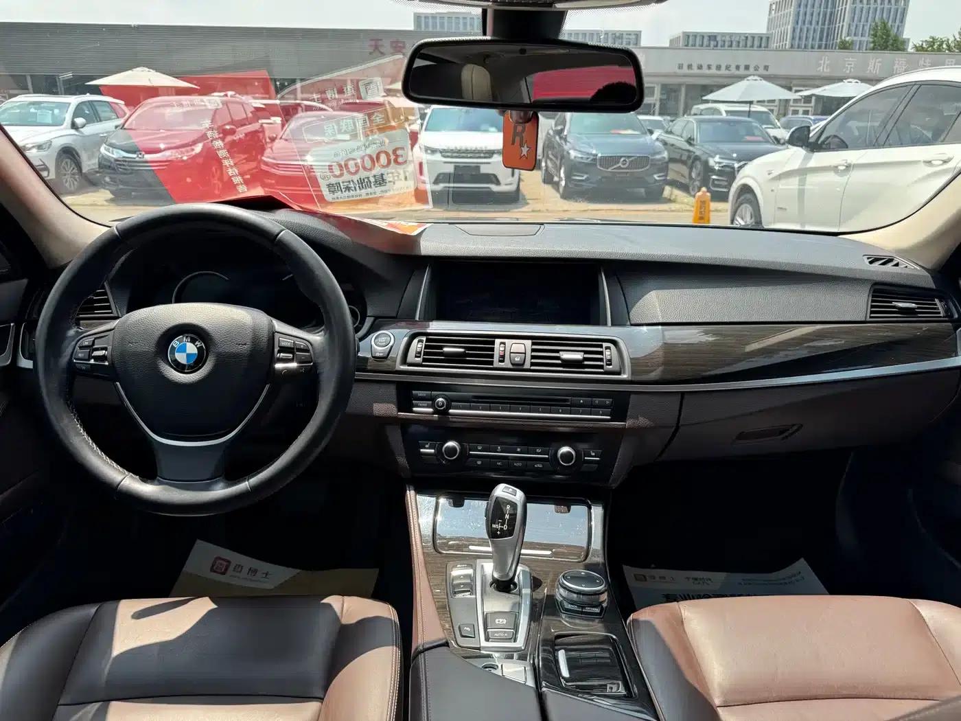 2017 BMW 5 Series 525Li Luxury Design Package — миниатюра 15