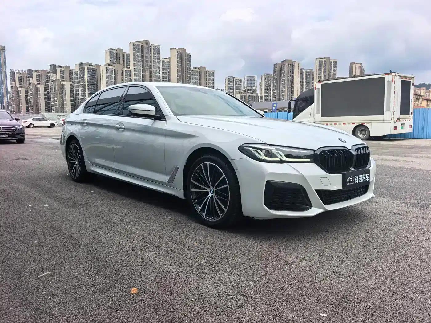 2021 BMW 5 Series 530Li Leading Edition M Sport Package — миниатюра 3