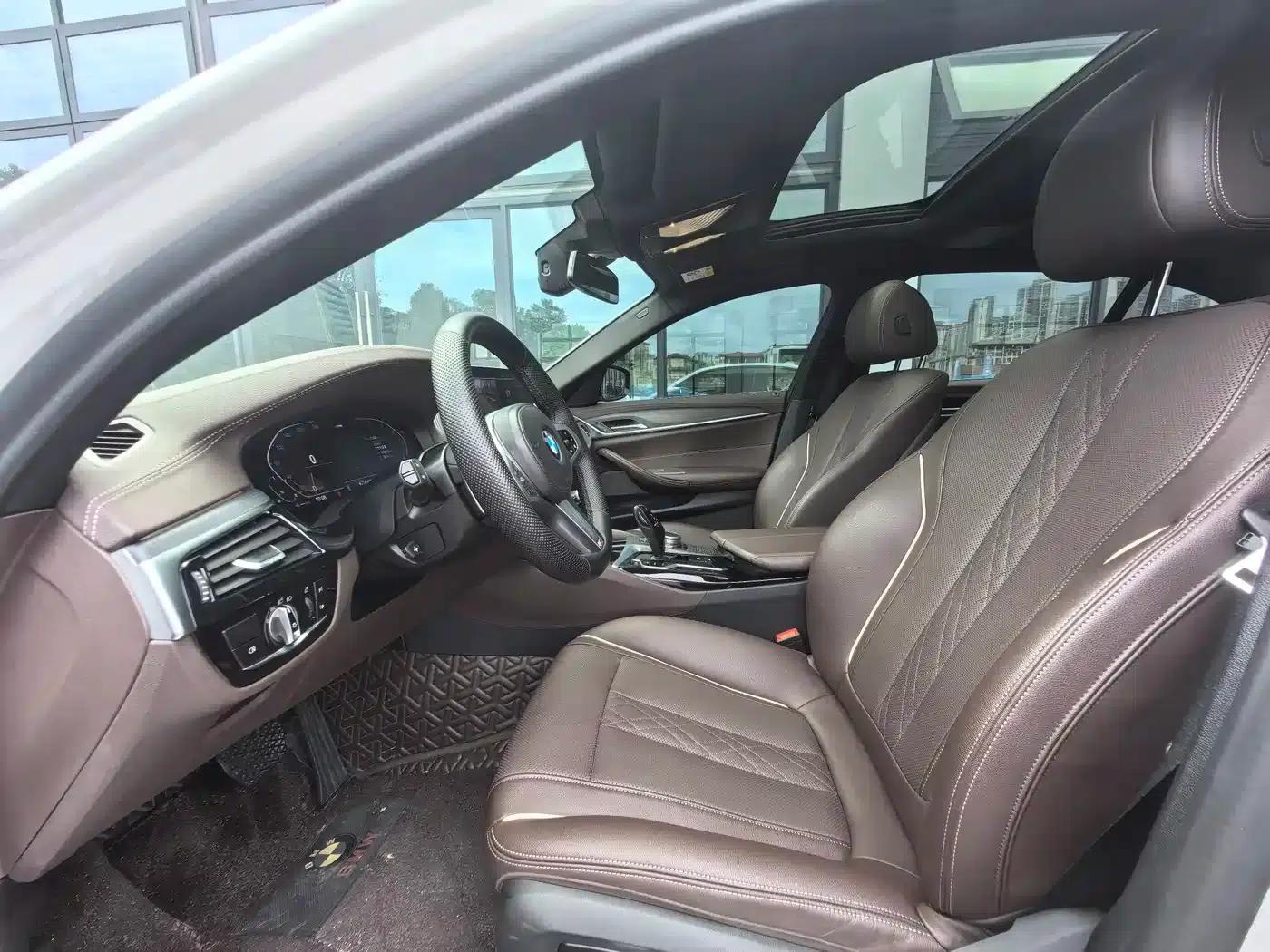 2021 BMW 5 Series 530Li Leading Edition M Sport Package — миниатюра 4