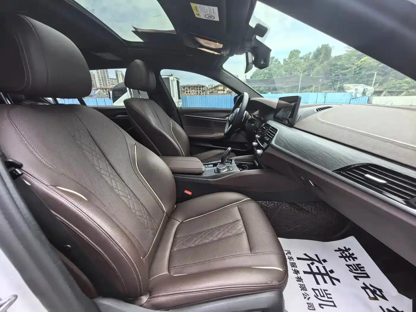 2021 BMW 5 Series 530Li Leading Edition M Sport Package — миниатюра 6