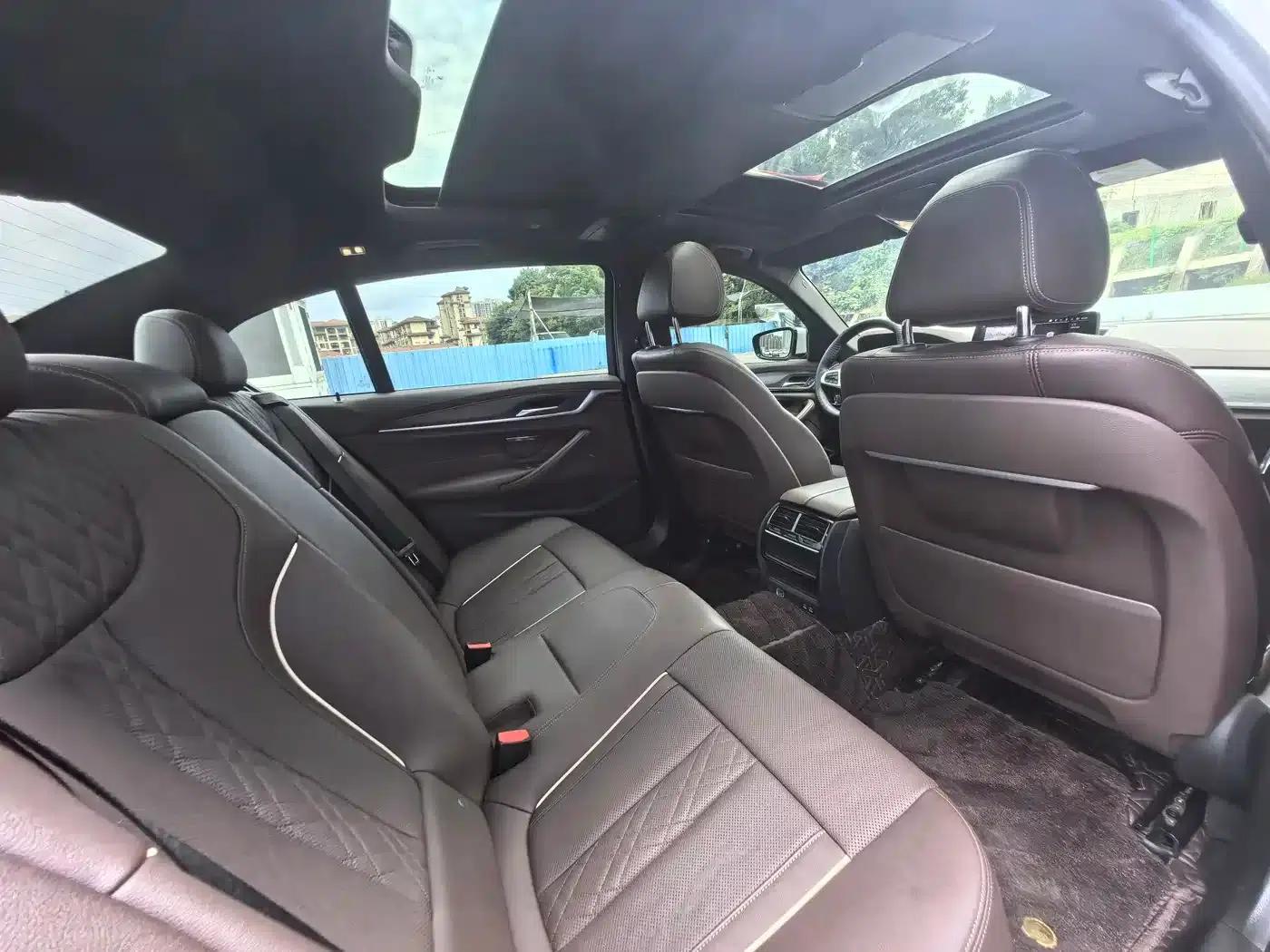 2021 BMW 5 Series 530Li Leading Edition M Sport Package — миниатюра 7
