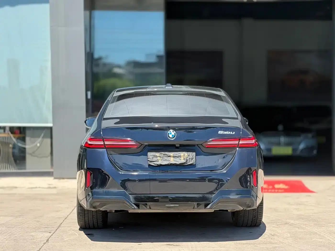 2024 BMW 5 Series 530Li Luxury M Sport Package — миниатюра 4