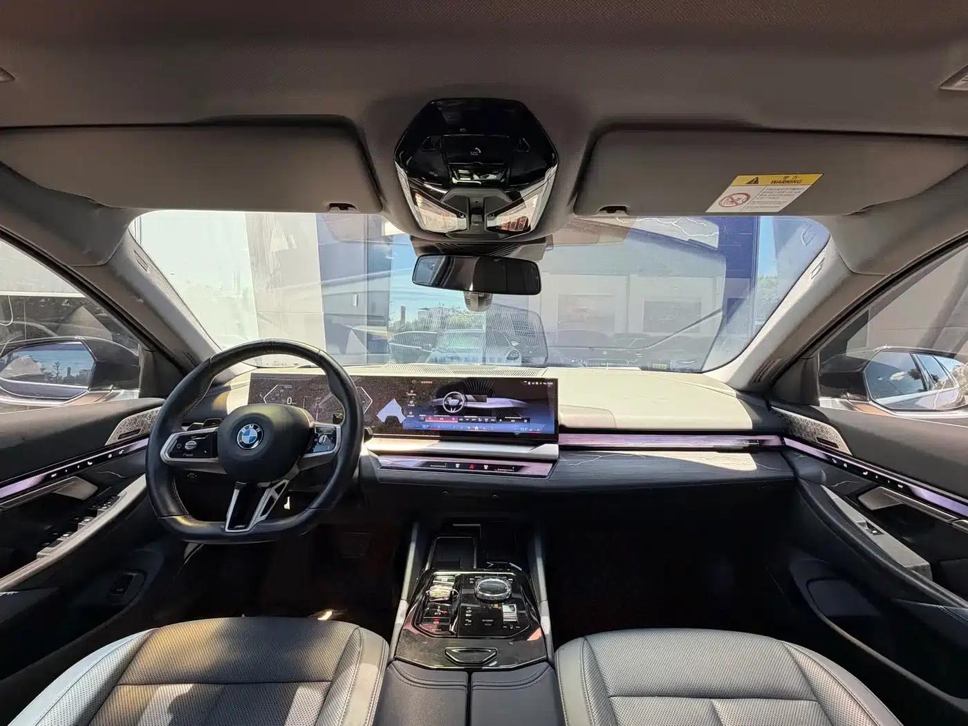 2024 BMW 5 Series 530Li Luxury M Sport Package — миниатюра 9