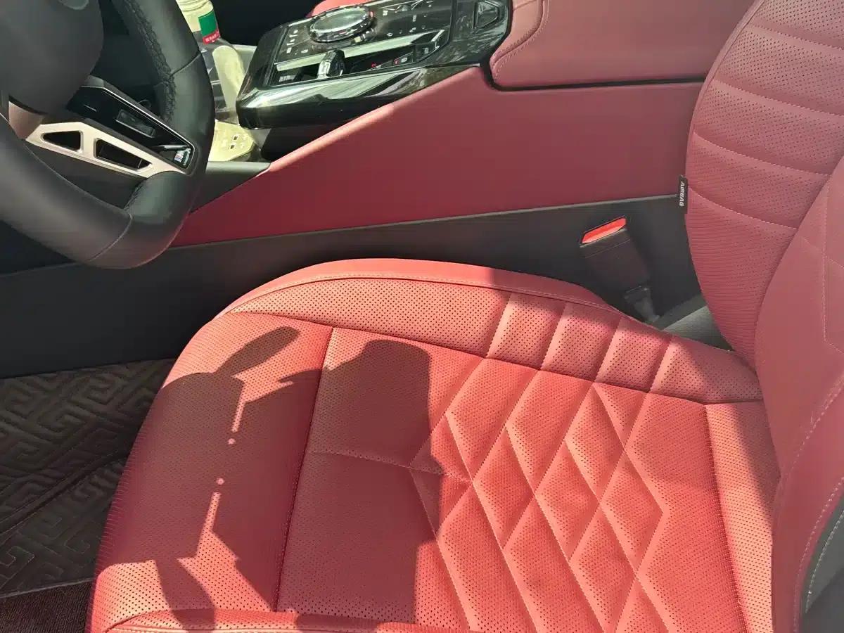 2025 BMW 5 Series 530Li Luxury M Sport Package — миниатюра 4