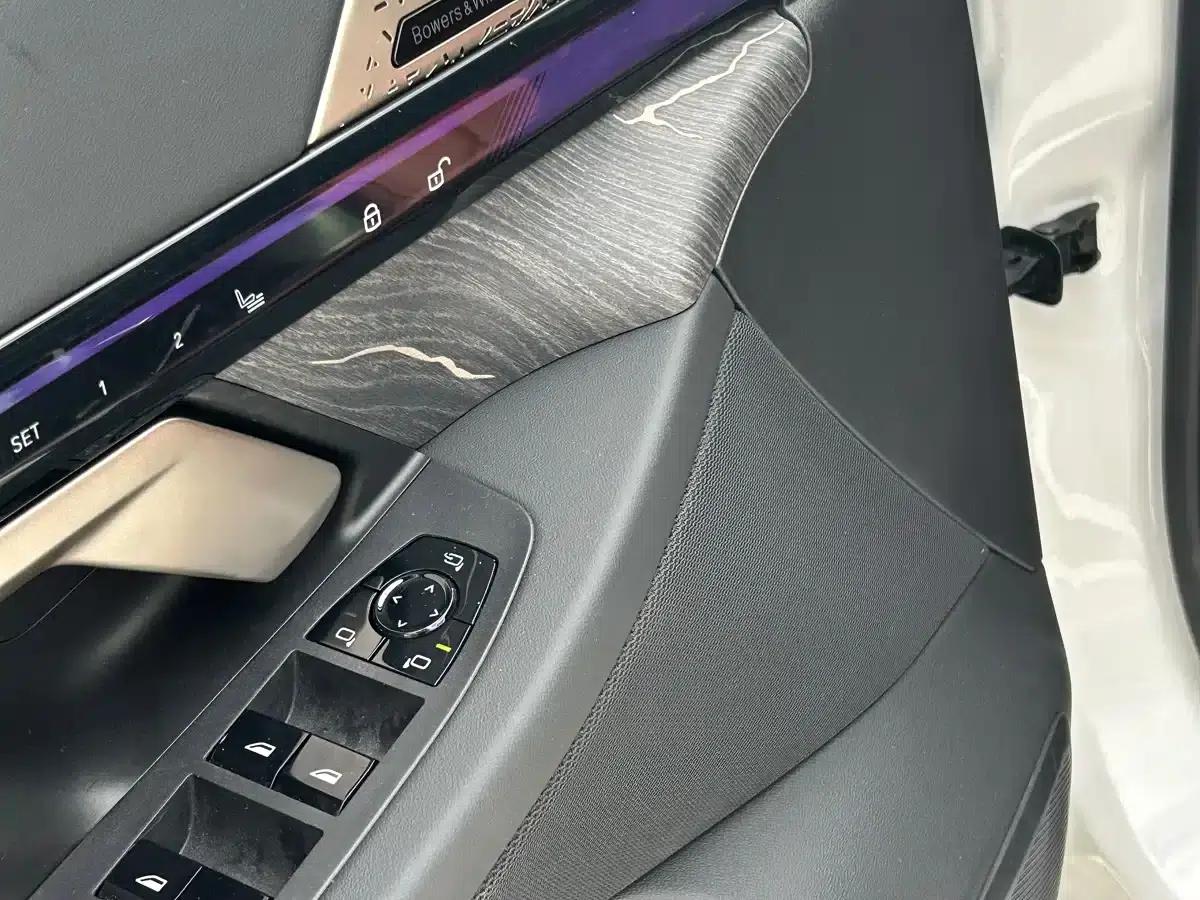 2025 BMW 5 Series 530Li Luxury M Sport Package — миниатюра 5