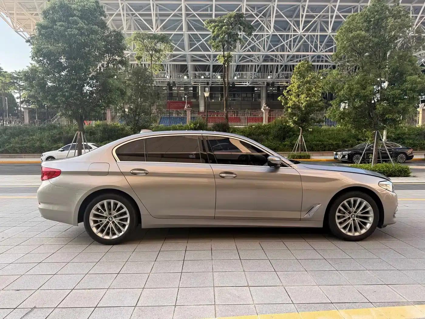 2018 BMW 5 Series 530Li Leading Luxury Package — миниатюра 6