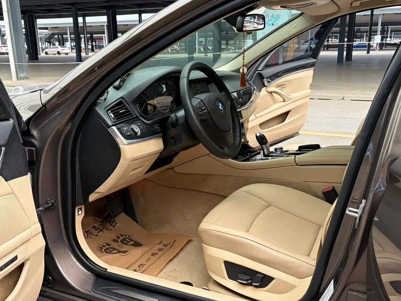 BMW 5 Series 2013 520Li Elegant Edition — миниатюра 8