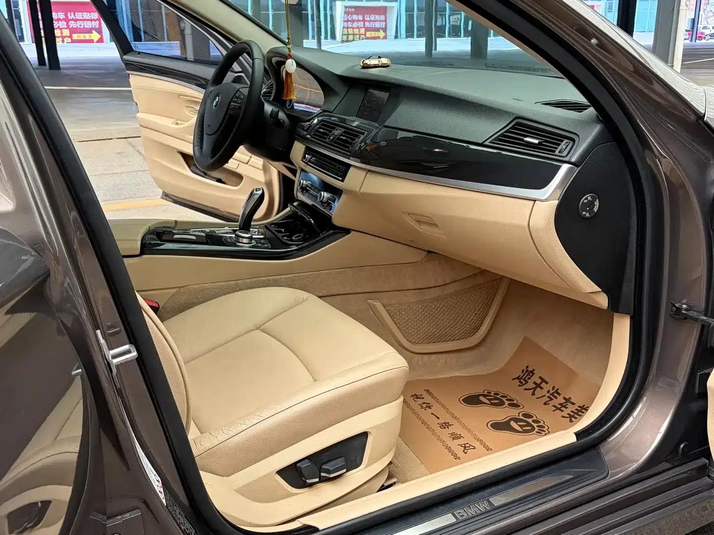 BMW 5 Series 2013 520Li Elegant Edition — миниатюра 10