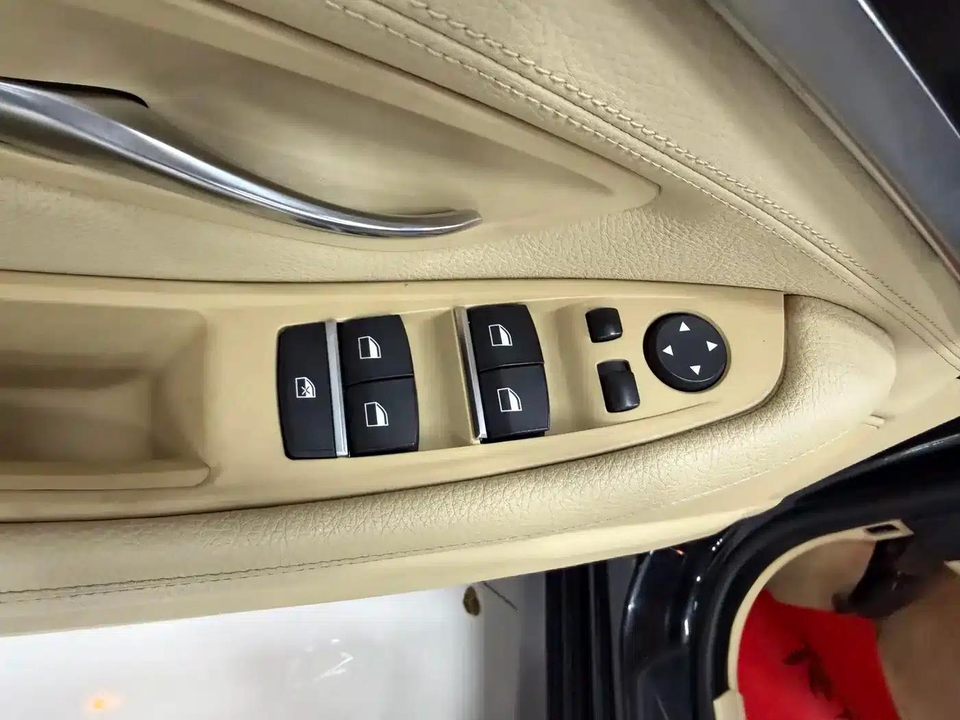 2014 BMW 5 Series 520Li Elegant Edition — миниатюра 17