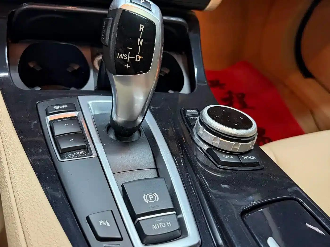 2014 BMW 5 Series 520Li Elegant Edition — миниатюра 18