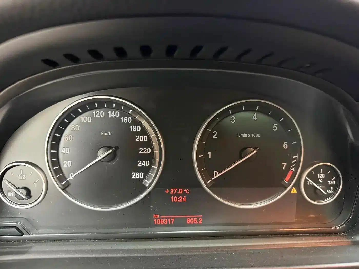 2014 BMW 5 Series 520Li Elegant Edition — миниатюра 20