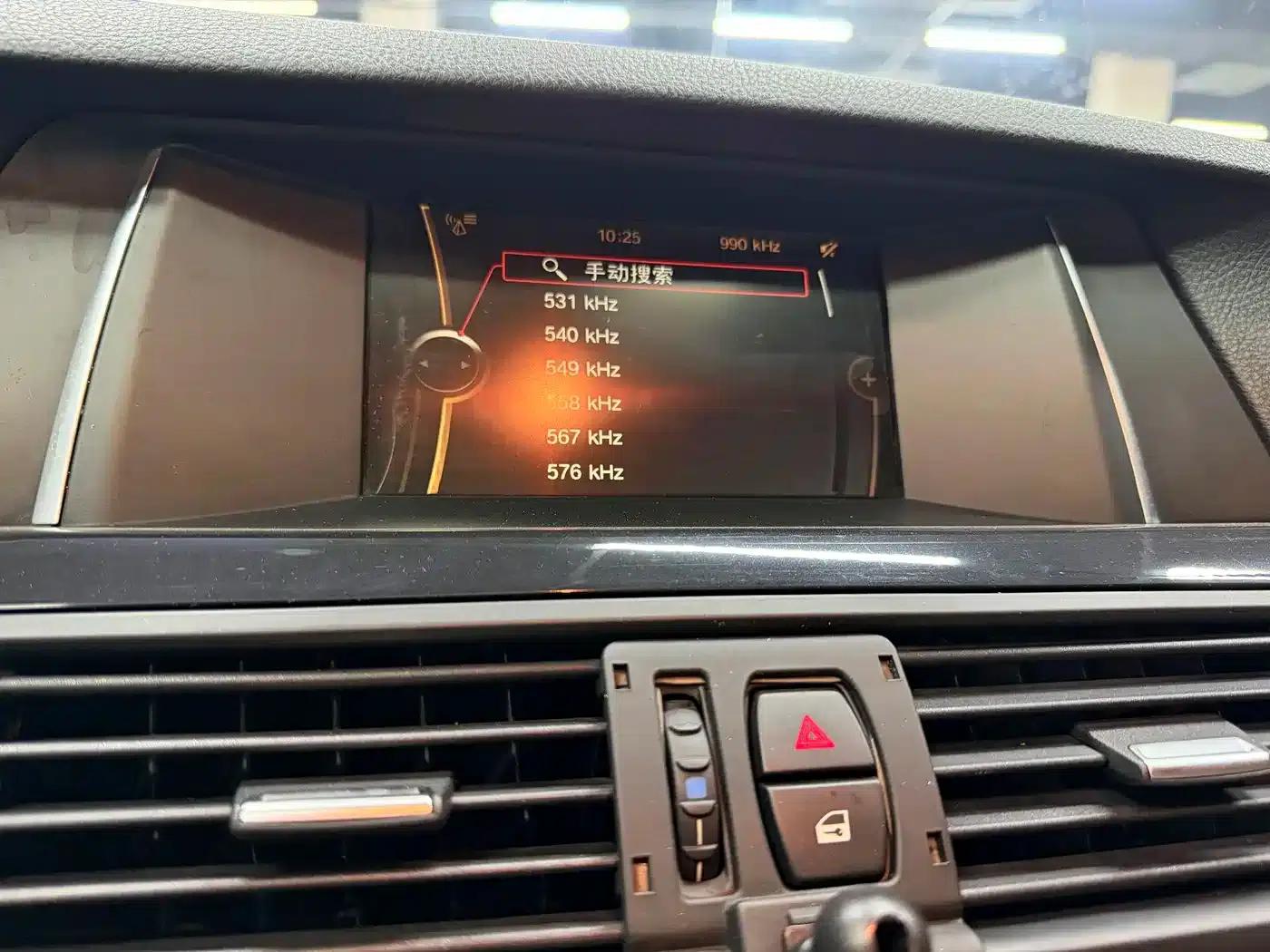 2014 BMW 5 Series 520Li Elegant Edition — миниатюра 21