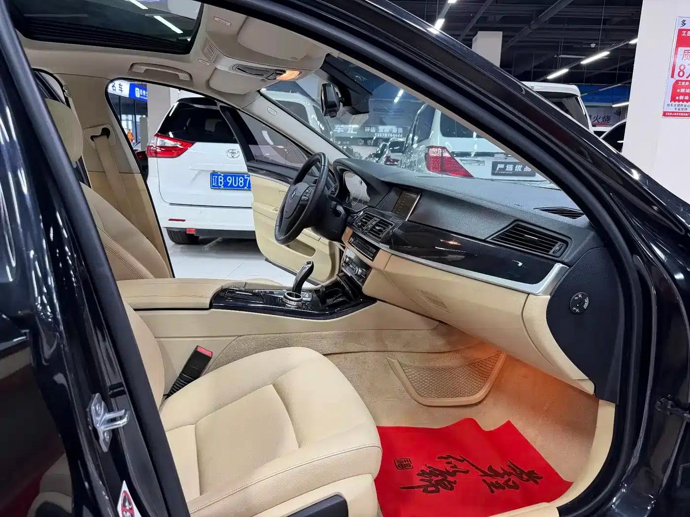 2014 BMW 5 Series 520Li Elegant Edition — миниатюра 10