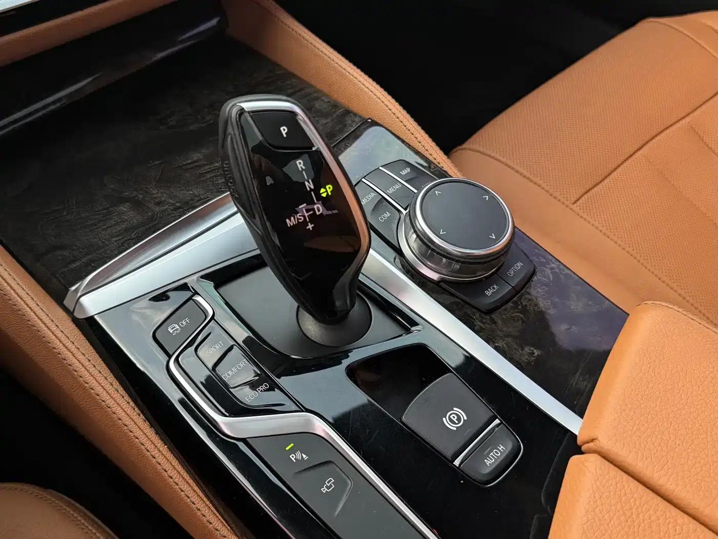 2018 BMW 5 Series Facelift 530Li Luxury M Sport Package — миниатюра 18