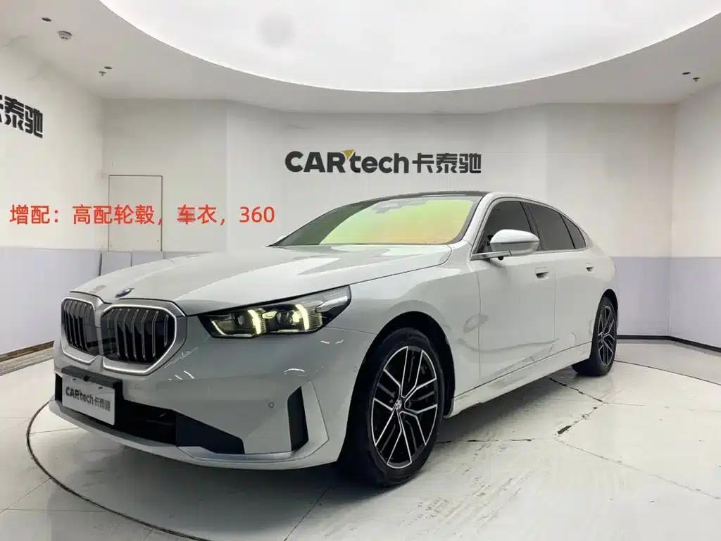 2024 BMW 5 Series 525Li Luxury Package — миниатюра 1